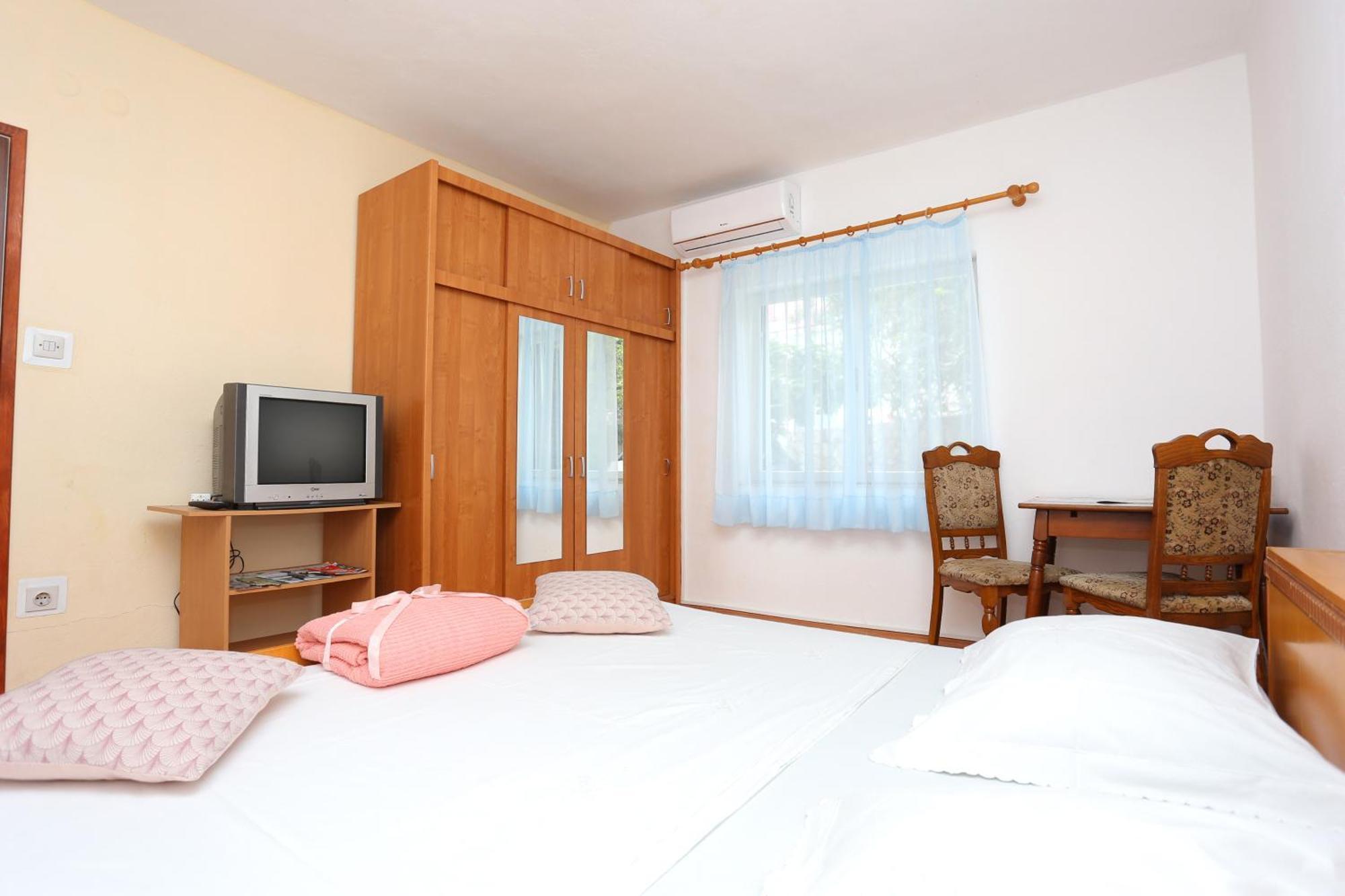 Rooms With A Parking Space Split - 17766 Kamer foto